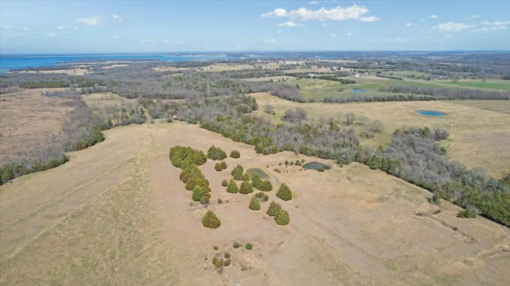 1966 County Road 2980 Windom, TX 75492