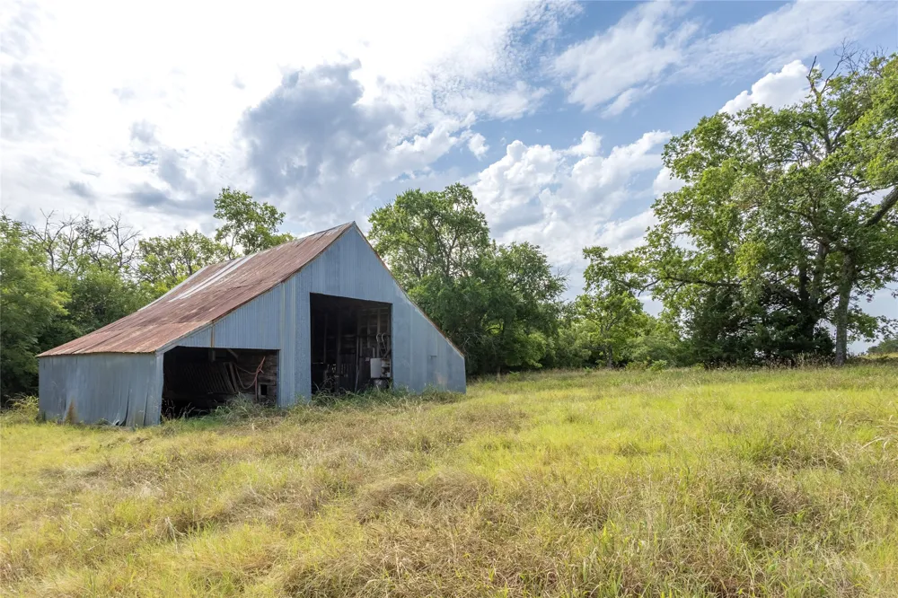 1966 County Road 2980 Windom, TX 75492