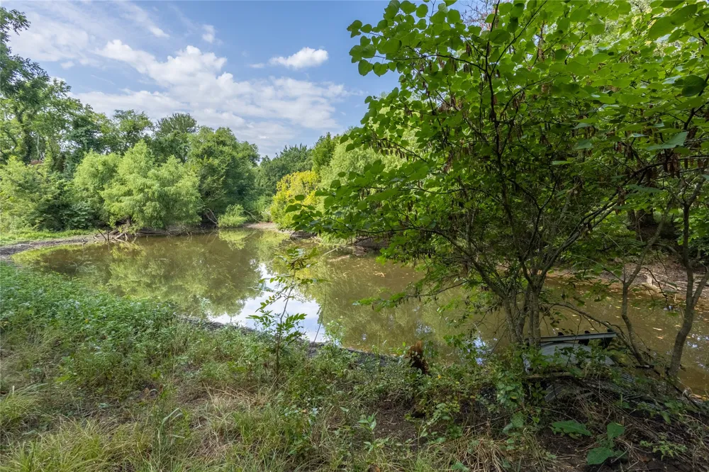 1966 County Road 2980 Windom, TX 75492