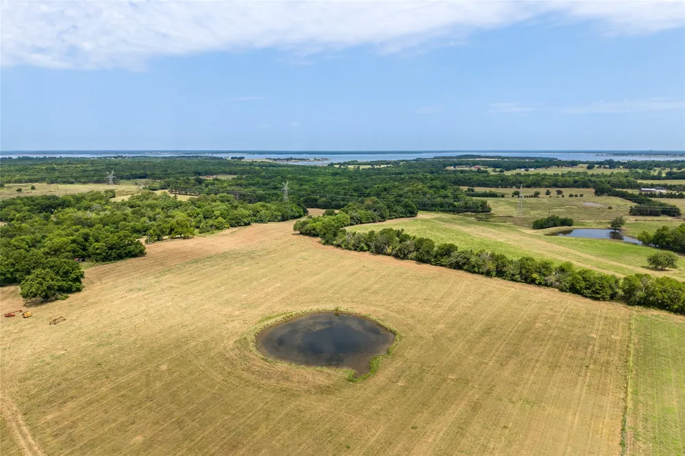 1966 County Road 2980 Windom, TX 75492