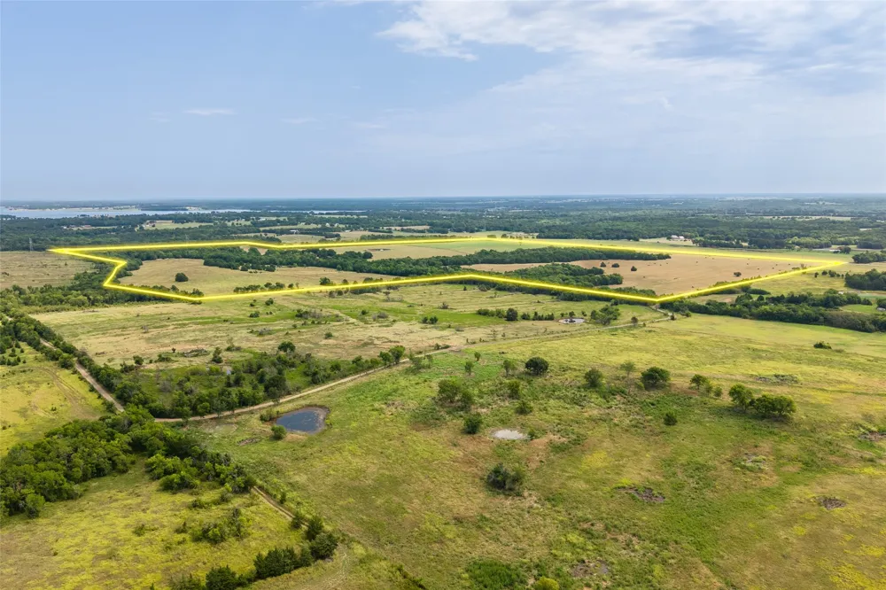 1966 County Road 2980 Windom, TX 75492