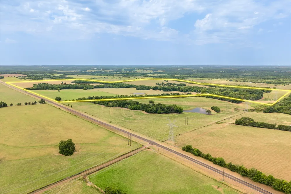 1966 County Road 2980 Windom, TX 75492