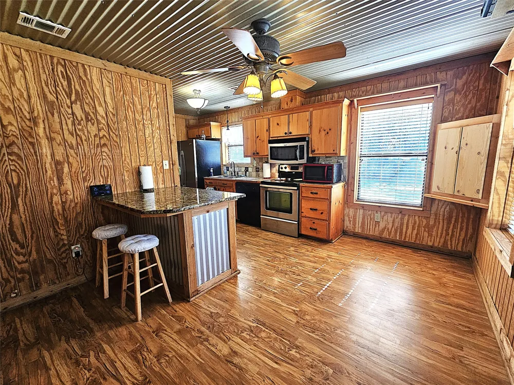 414 Lcr 763 Groesbeck, TX 76642