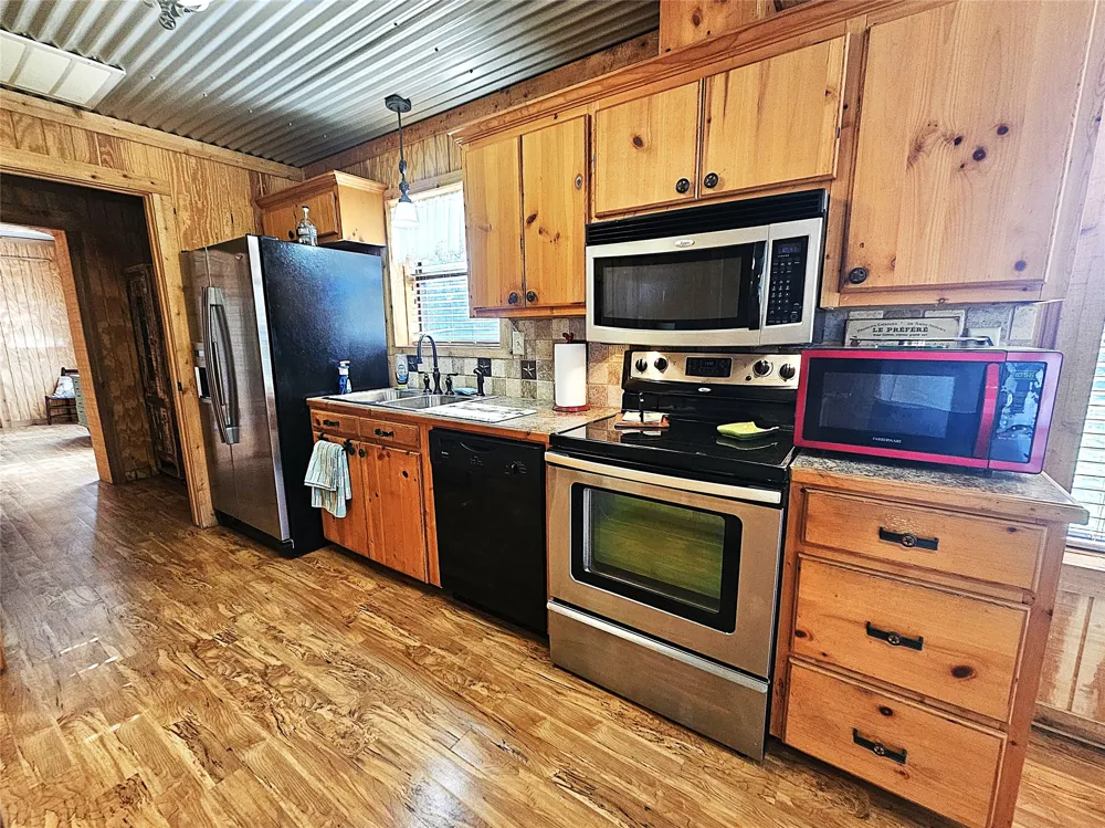 414 Lcr 763 Groesbeck, TX 76642