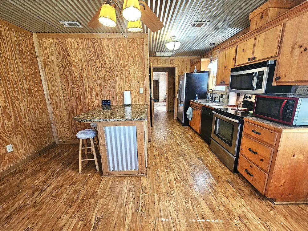 414 Lcr 763 Groesbeck, TX 76642