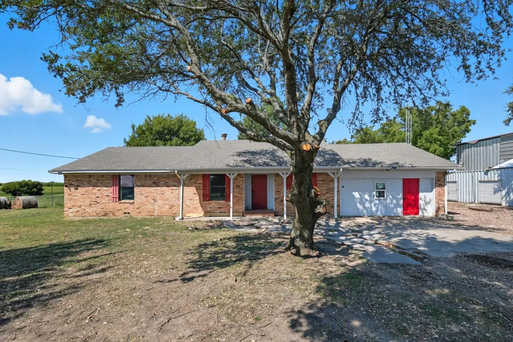 1118 Private Road 425 Whitewright, TX 75491