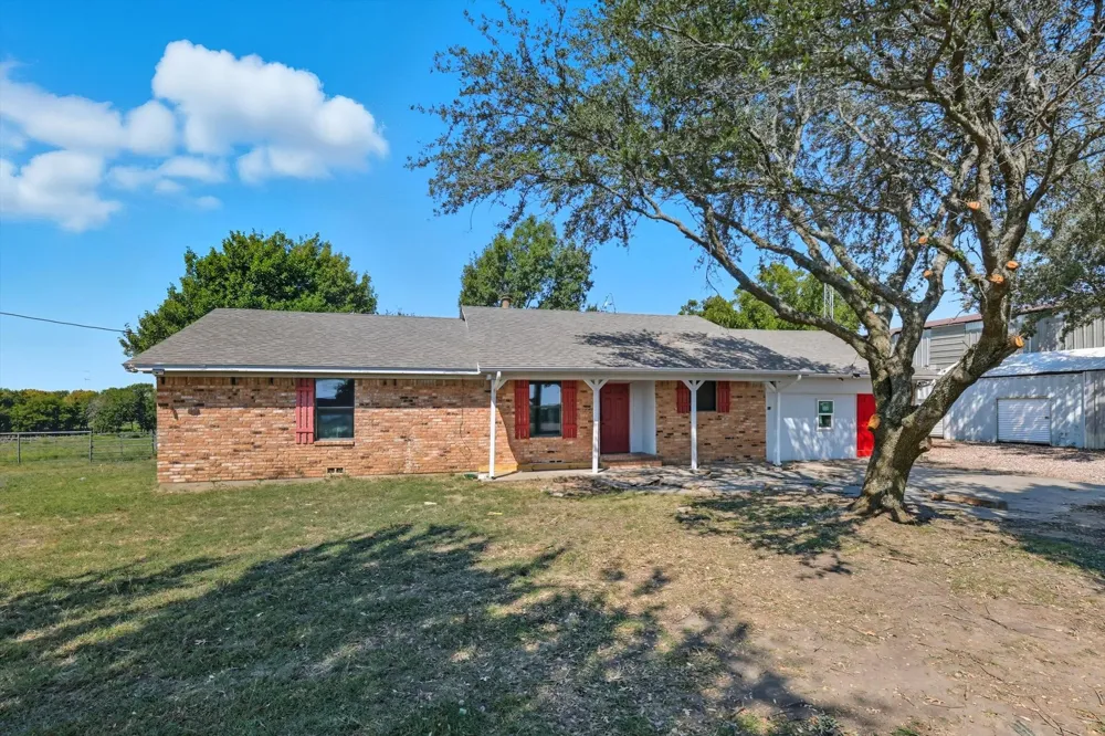 1118 Private Road 425 Whitewright, TX 75491