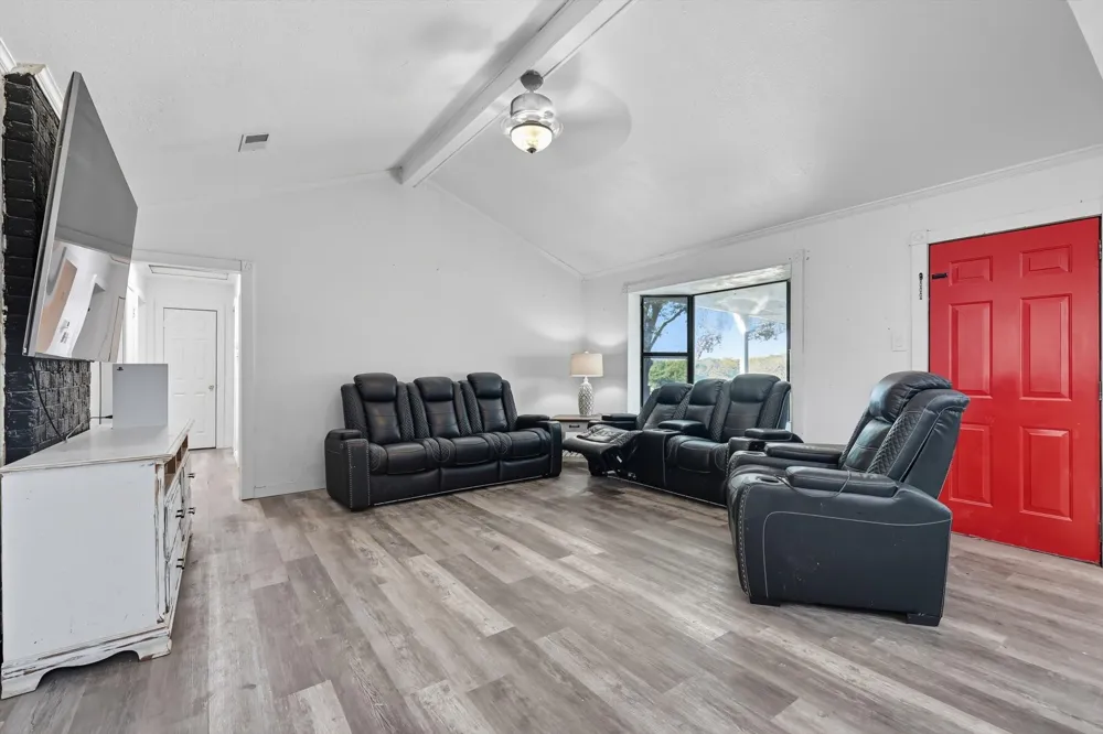1118 Private Road 425 Whitewright, TX 75491