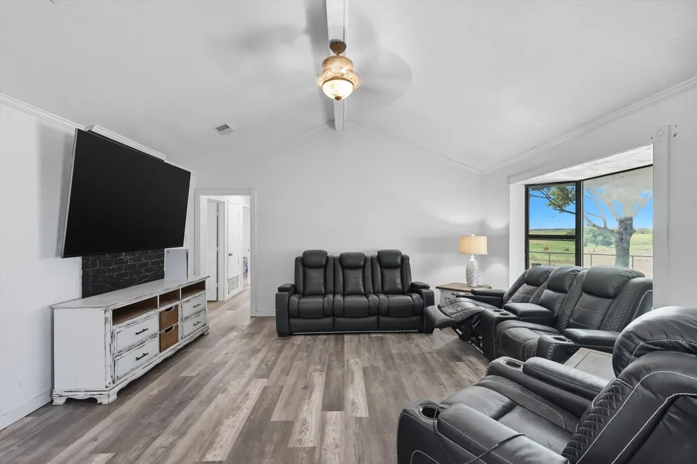 1118 Private Road 425 Whitewright, TX 75491