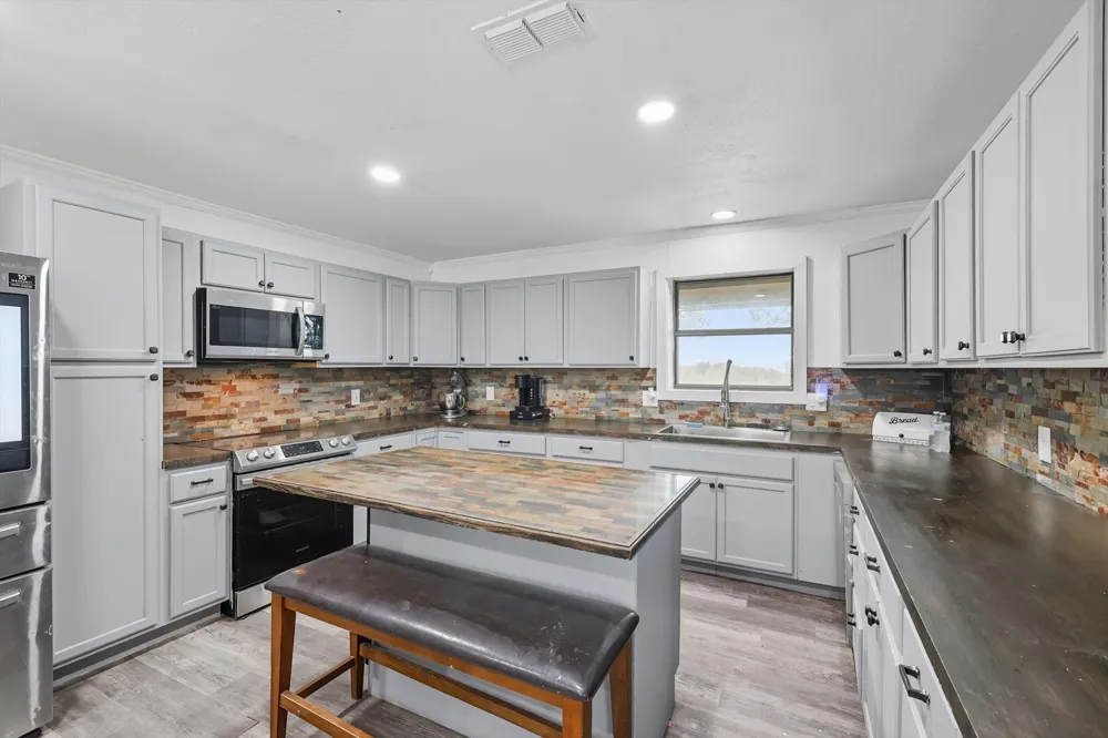 1118 Private Road 425 Whitewright, TX 75491
