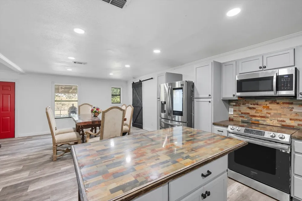 1118 Private Road 425 Whitewright, TX 75491