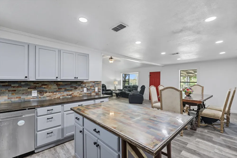 1118 Private Road 425 Whitewright, TX 75491