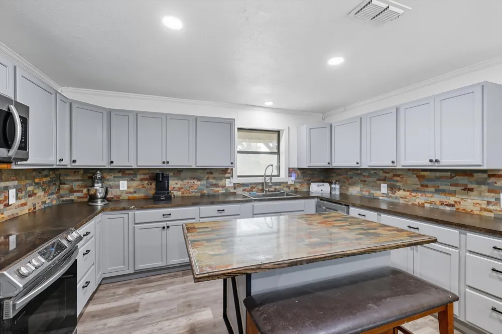 1118 Private Road 425 Whitewright, TX 75491