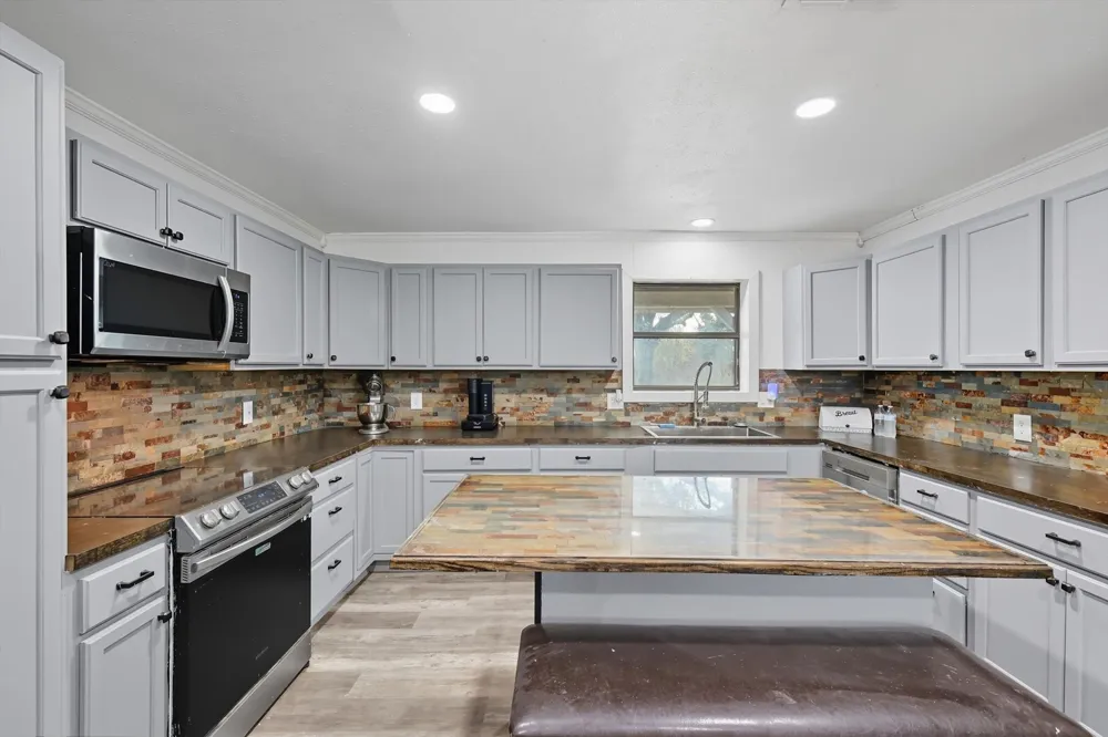 1118 Private Road 425 Whitewright, TX 75491
