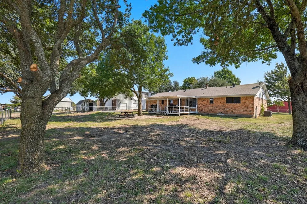 1118 Private Road 425 Whitewright, TX 75491