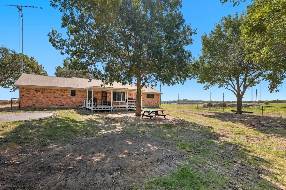 1118 Private Road 425 Whitewright, TX 75491