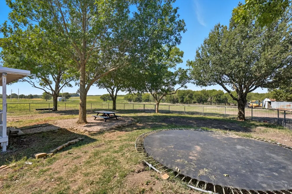 1118 Private Road 425 Whitewright, TX 75491