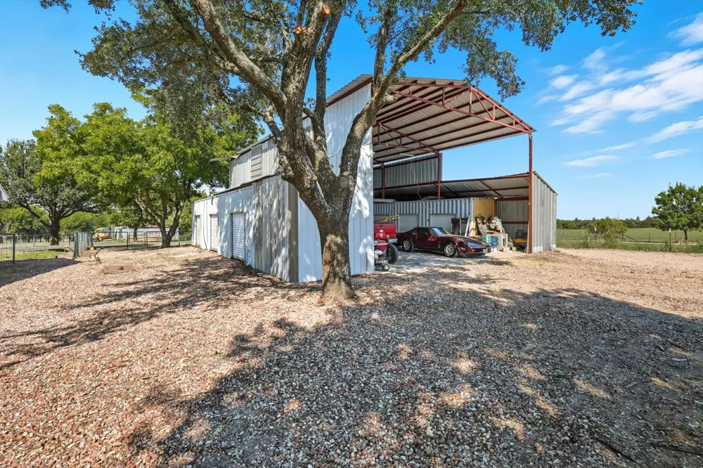 1118 Private Road 425 Whitewright, TX 75491