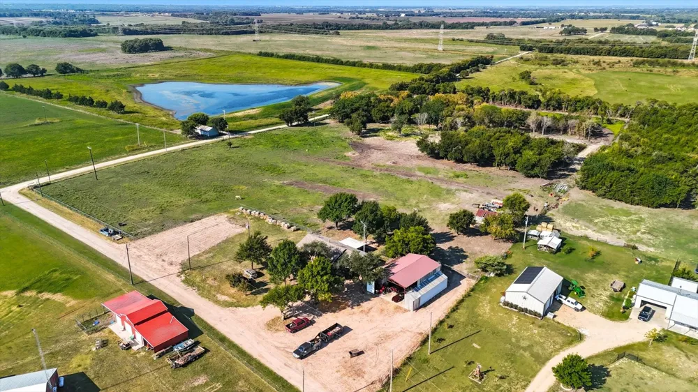 1118 Private Road 425 Whitewright, TX 75491