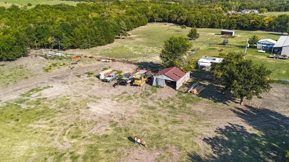 1118 Private Road 425 Whitewright, TX 75491