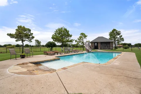 606 Sunset Point