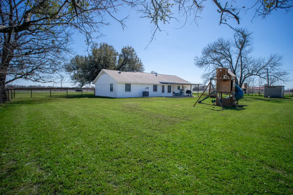 1916 S Hwy 14 Groesbeck, TX 76642
