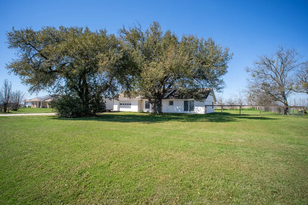1916 S Hwy 14 Groesbeck, TX 76642