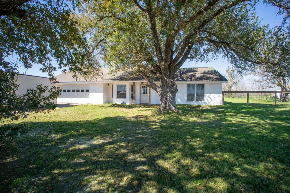 1916 S Hwy 14 Groesbeck, TX 76642
