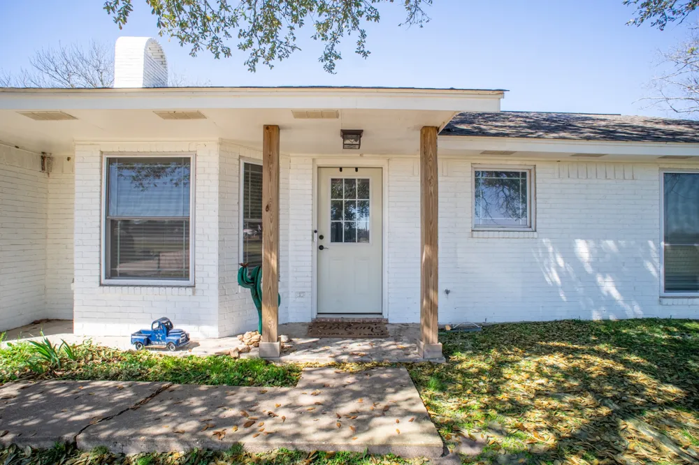 1916 S Hwy 14 Groesbeck, TX 76642