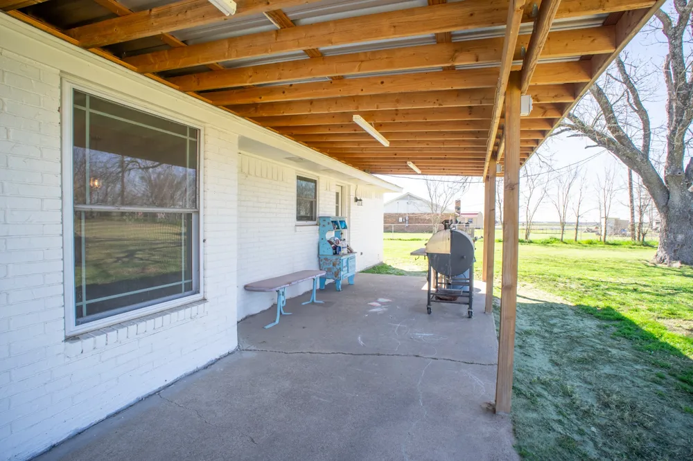 1916 S Hwy 14 Groesbeck, TX 76642
