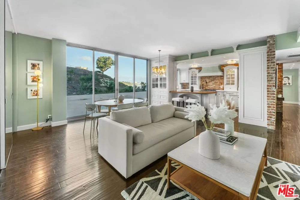 17366 W Sunset Boulevard #102 Pacific Palisades, CA 90272