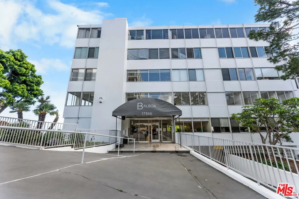 17366 W Sunset Boulevard #102 Pacific Palisades, CA 90272