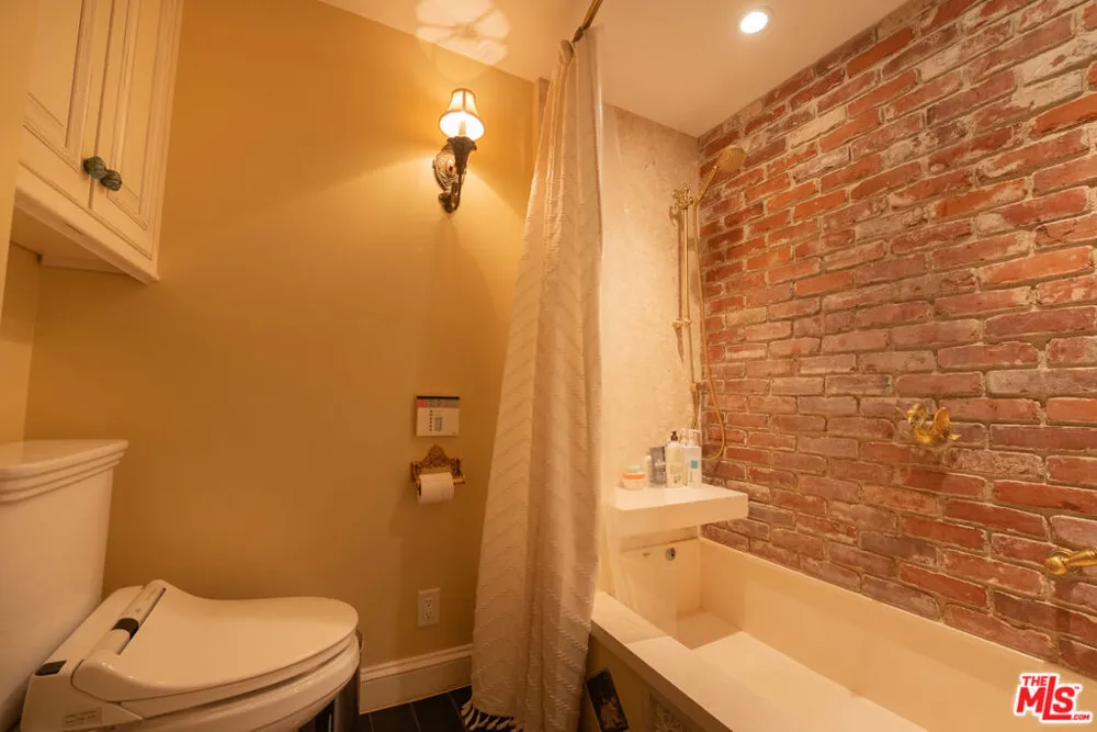 17366 W Sunset Boulevard #102 Pacific Palisades, CA 90272
