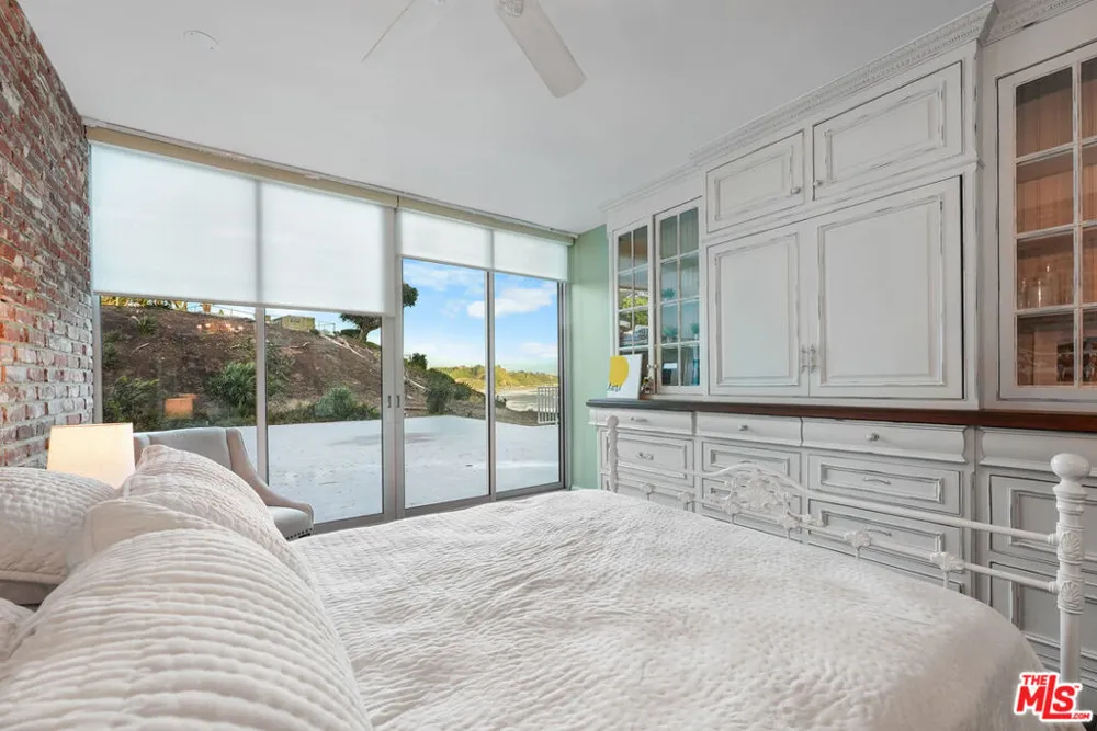 17366 W Sunset Boulevard #102 Pacific Palisades, CA 90272