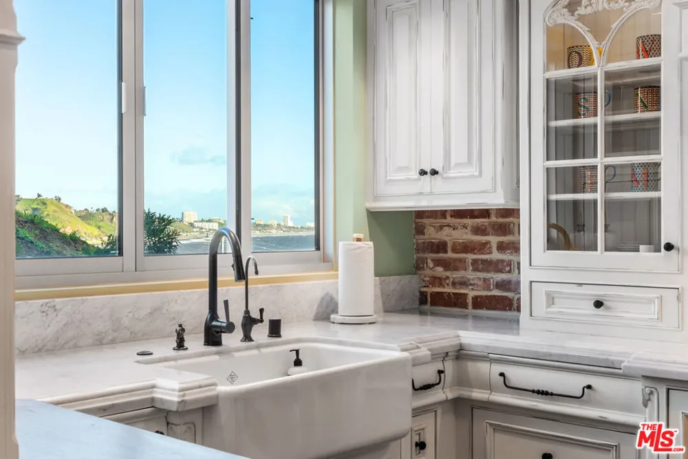 17366 W Sunset Boulevard #102 Pacific Palisades, CA 90272