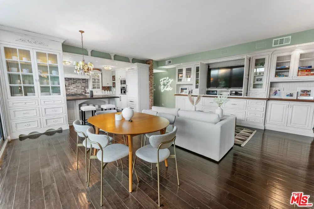 17366 W Sunset Boulevard #102 Pacific Palisades, CA 90272