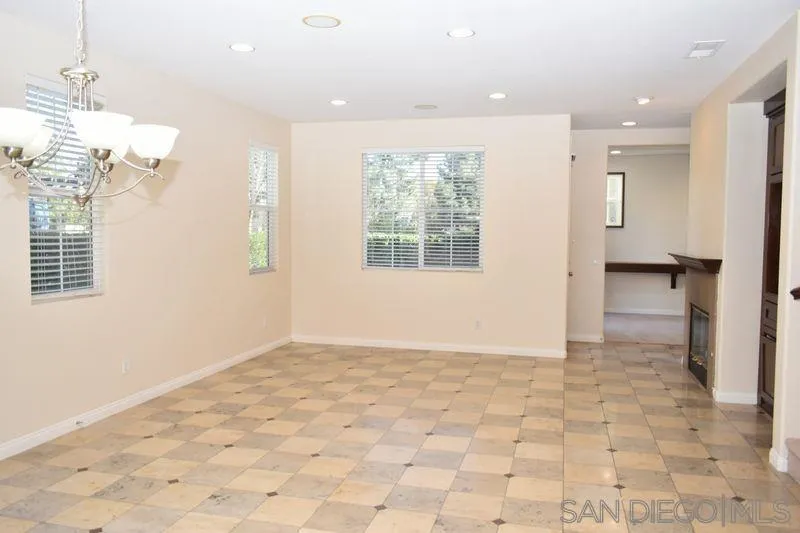 1437 Caminito Sicilia Chula Vista, CA 91915