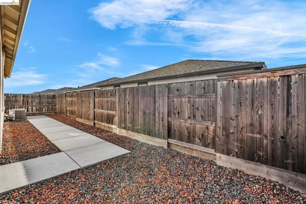 2087 Stars Dr Rio Vista, CA 94571