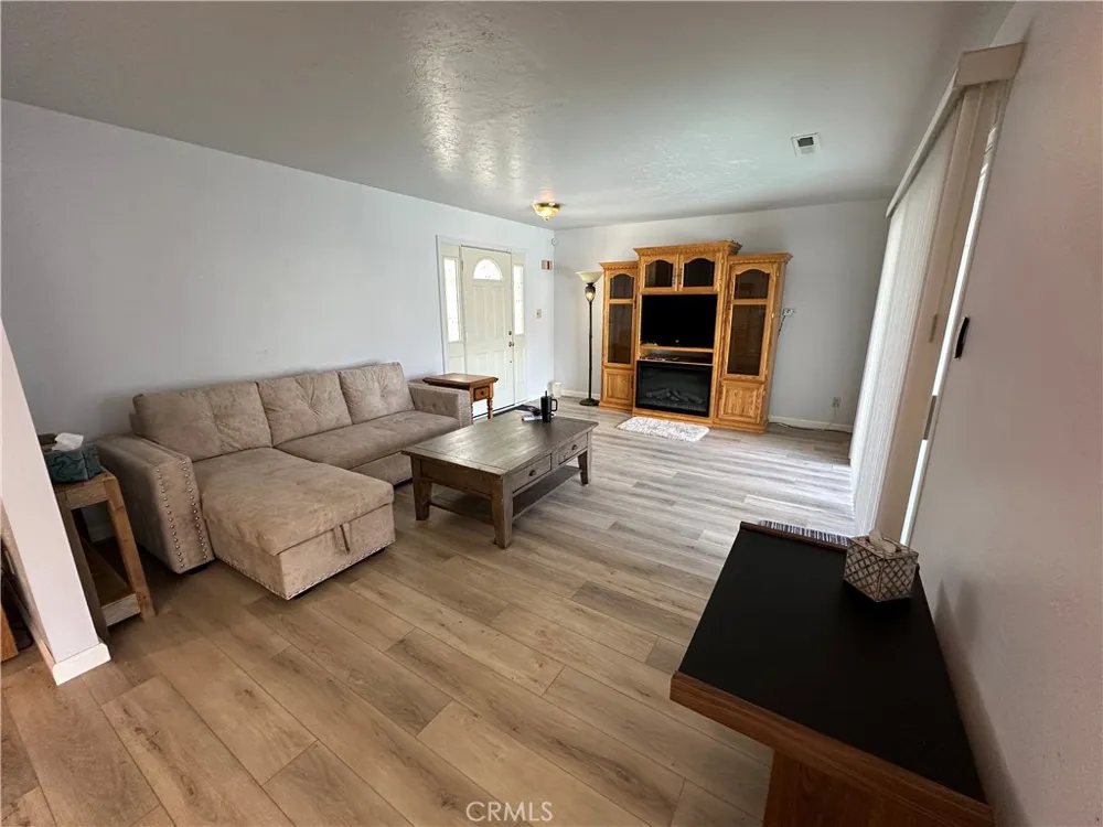 12945 Lakeland Clearlake Oaks, CA 95423