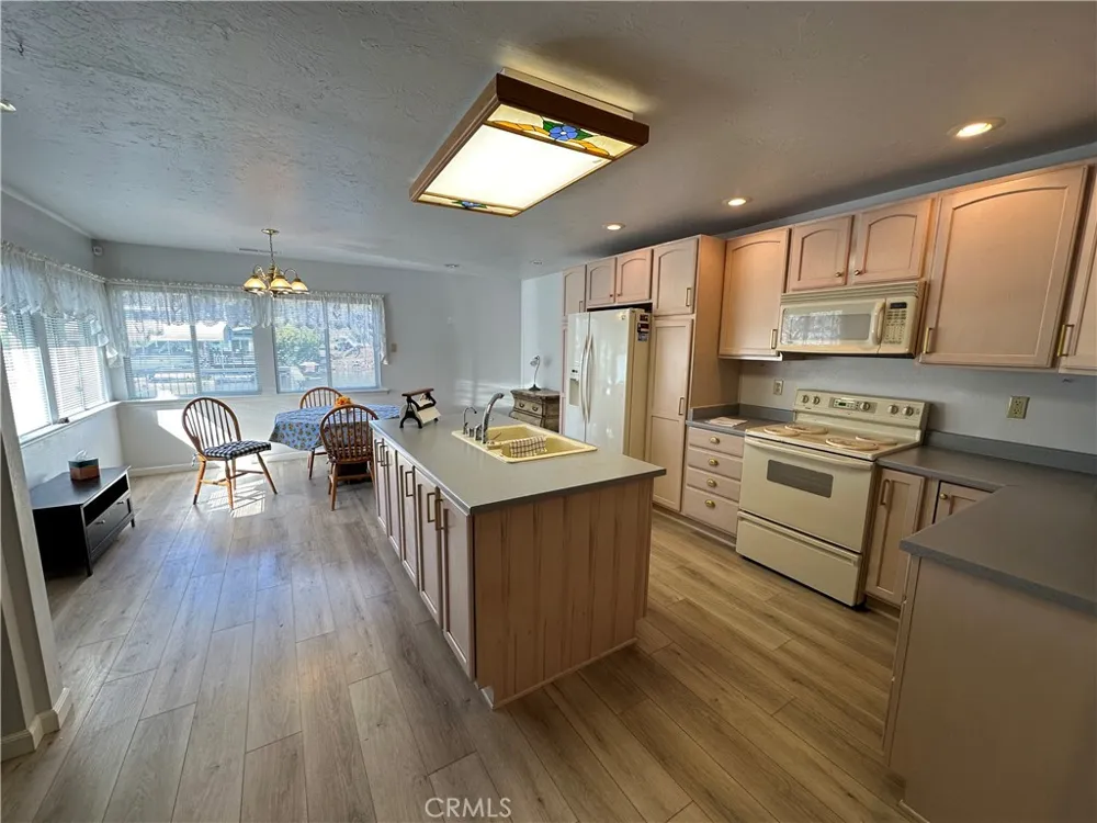 12945 Lakeland Clearlake Oaks, CA 95423