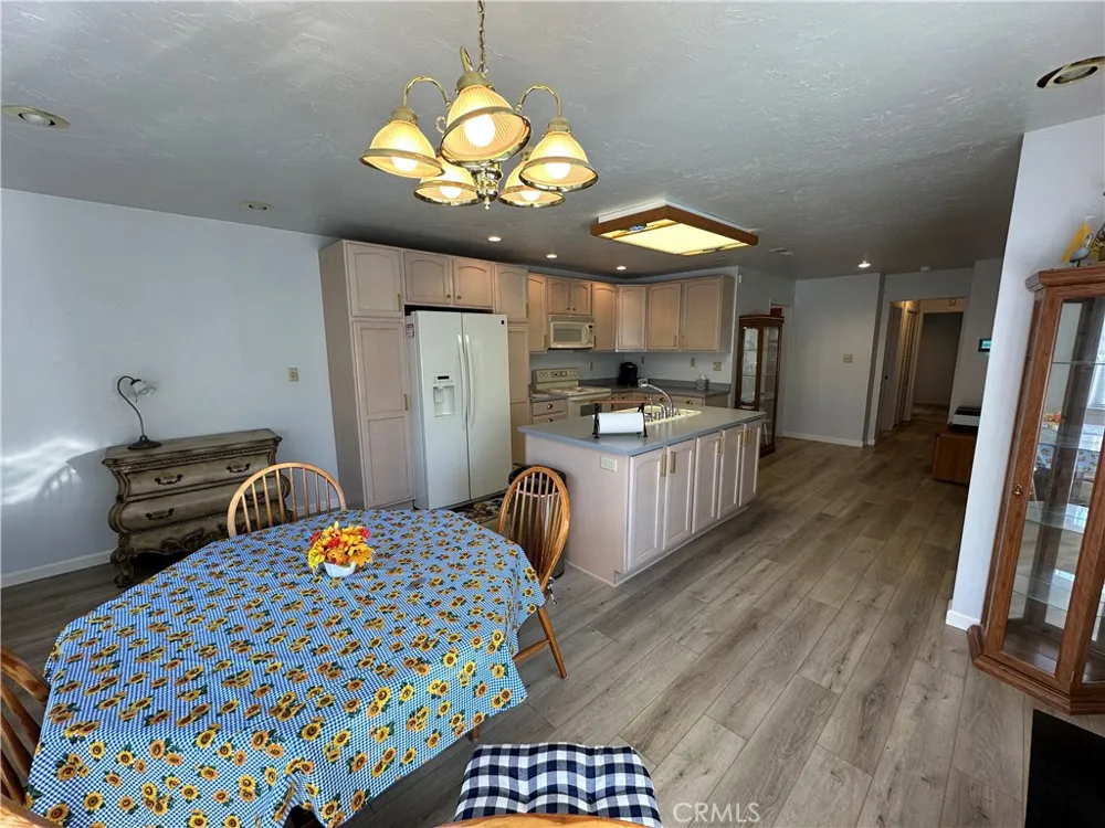 12945 Lakeland Clearlake Oaks, CA 95423