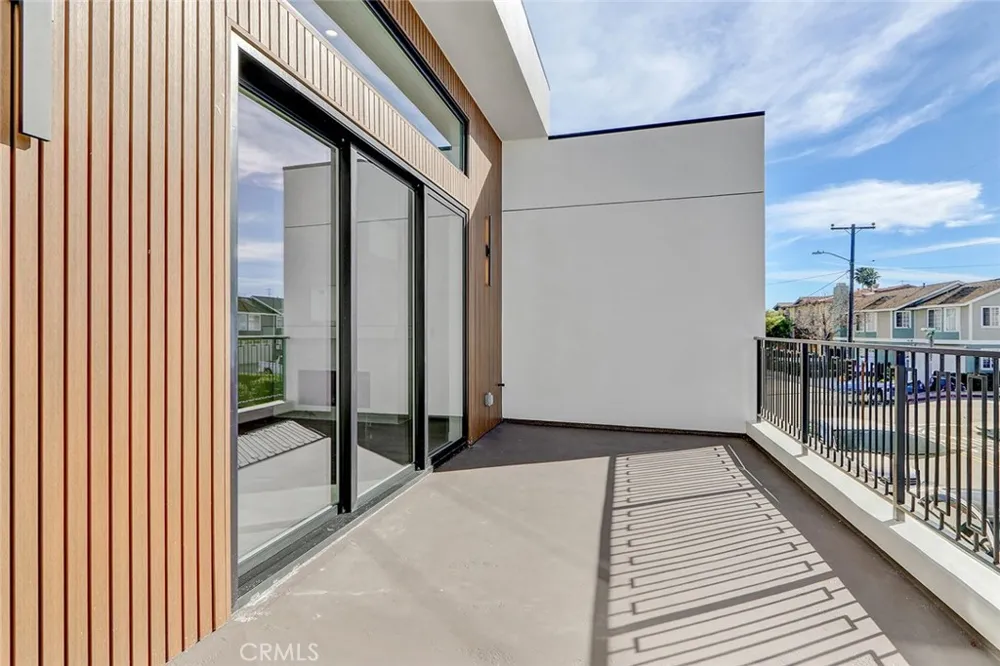 2302 Perkins Lane Redondo Beach, CA 90278