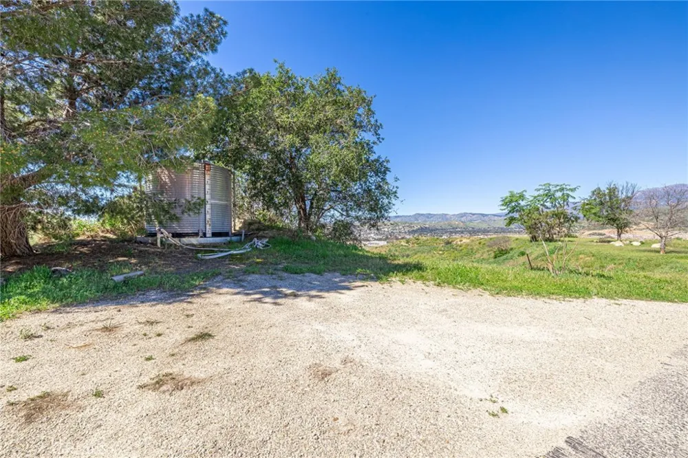 18500 S Mountain Road Santa Paula, CA 93060
