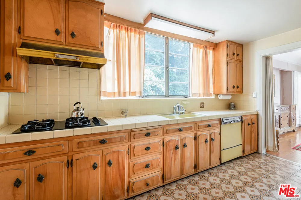 5231 Franklin Avenue Los Angeles, CA 90027