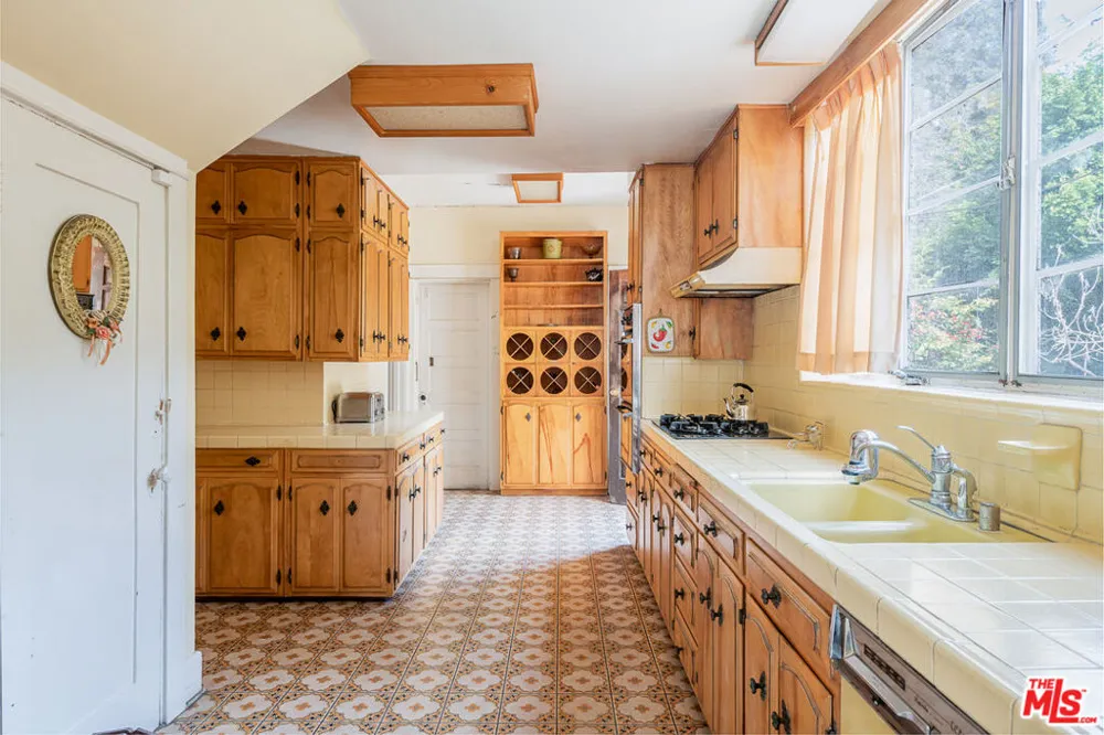 5231 Franklin Avenue Los Angeles, CA 90027