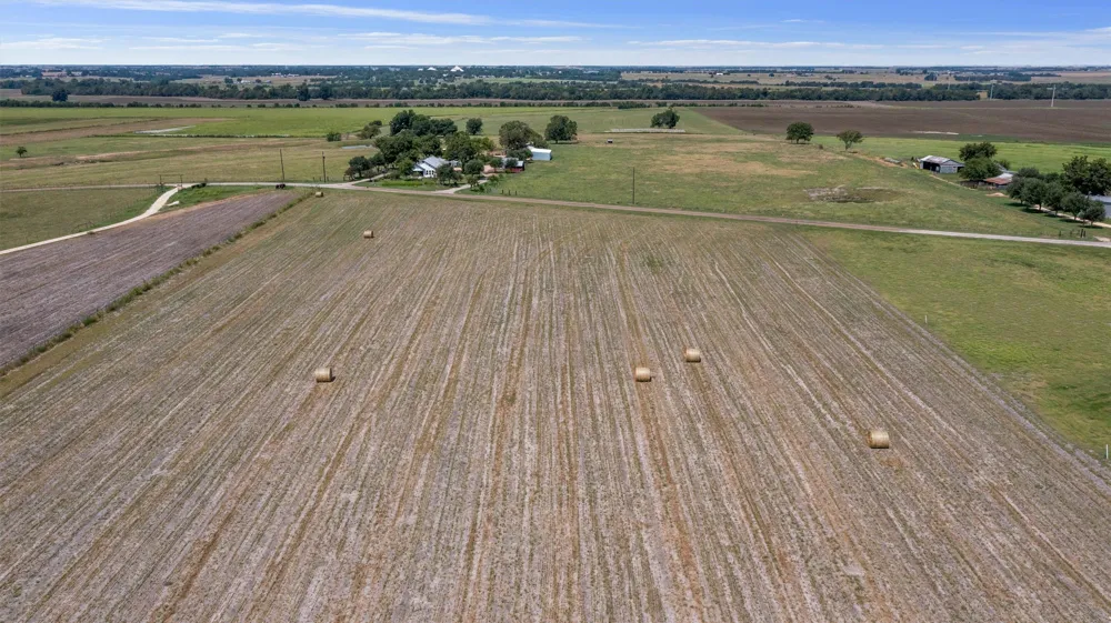 12473 County Road 440 Thorndale, TX 76577