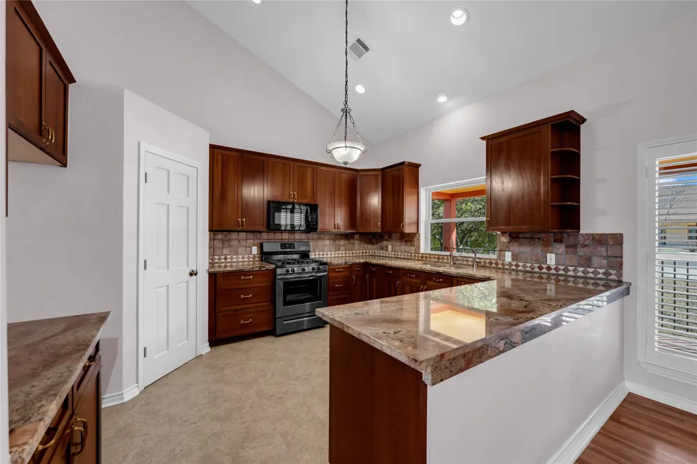 418 County Road 119A Kingsland, TX 78611