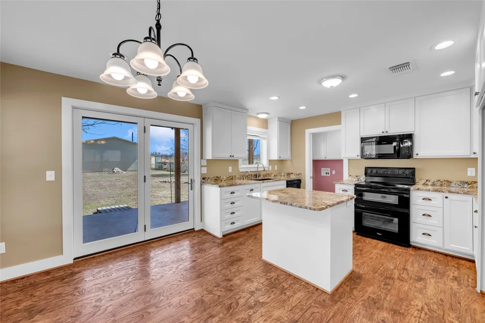 418 County Road 119A Kingsland, TX 78611