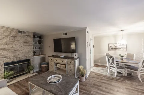 205 Churchill Xing