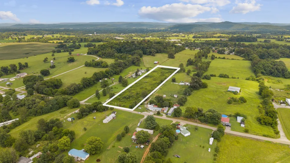 1072 Disneyland Rd Sparta, TN 38583